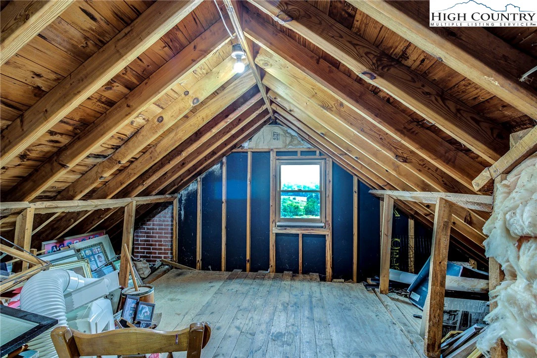 Image number 14 for the current listing