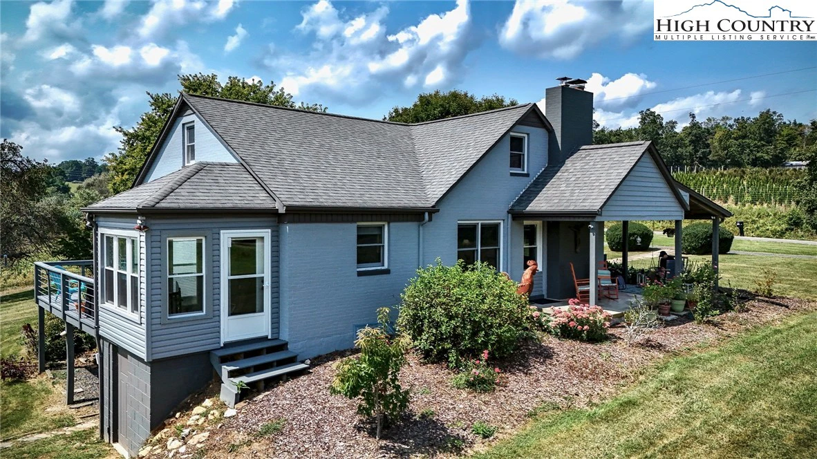 Image number 1 for the current listing