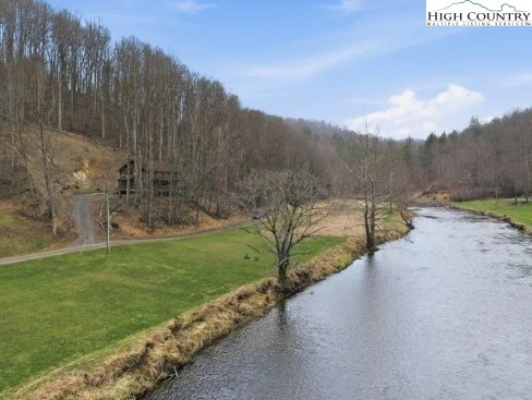 Image number 1 for the current listing