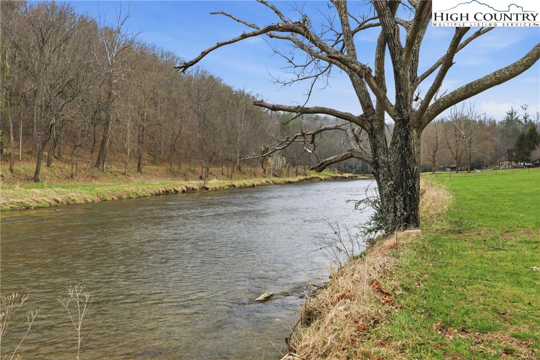 Image number 21 for the current listing