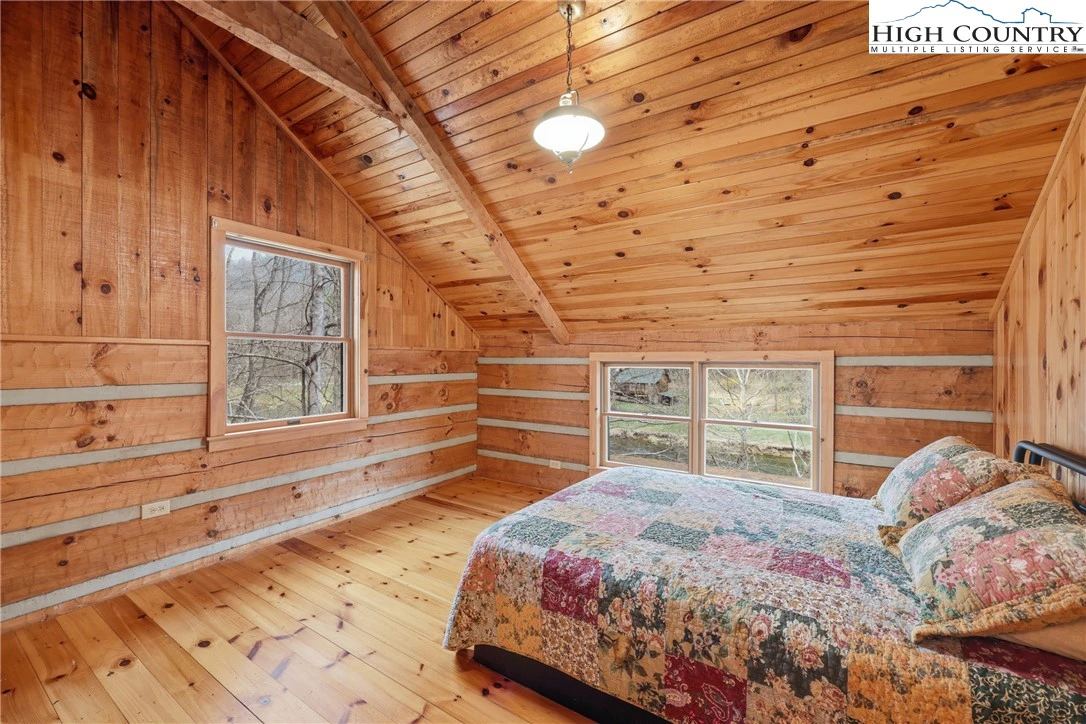 Image number 4 for the current listing