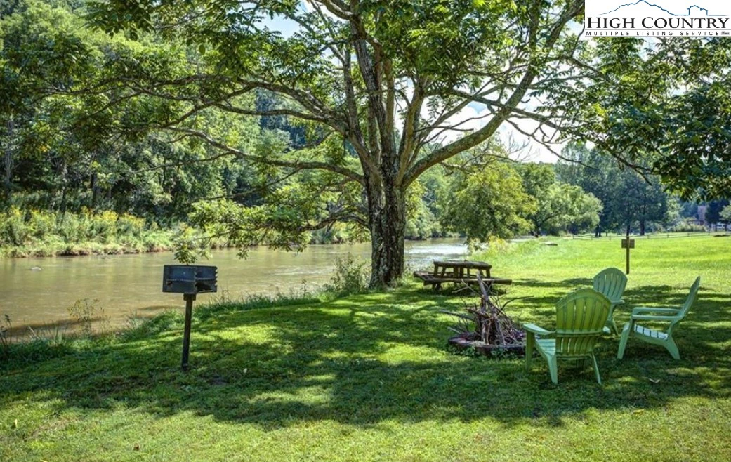 Image number 19 for the current listing
