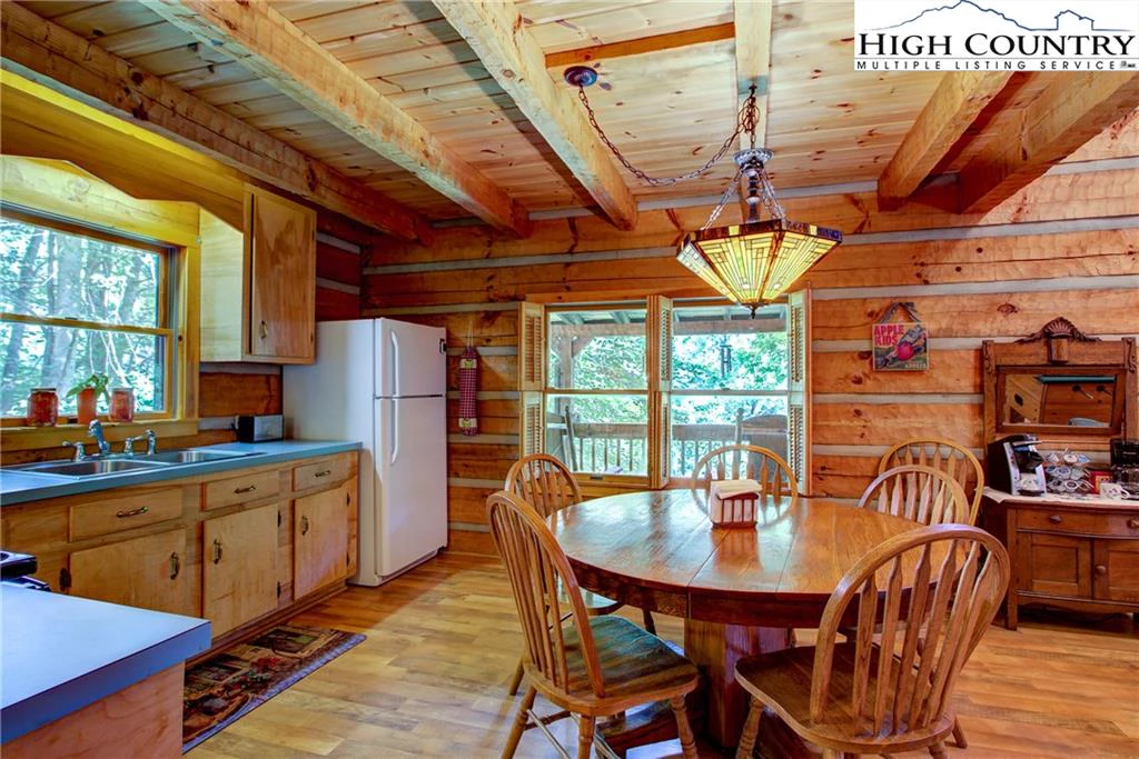 Image number 19 for the current listing