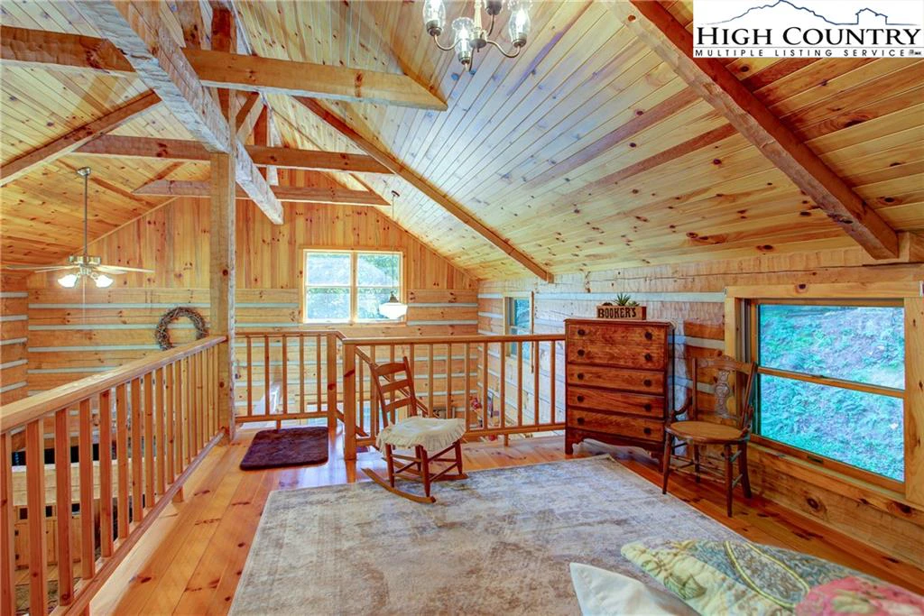Image number 15 for the current listing