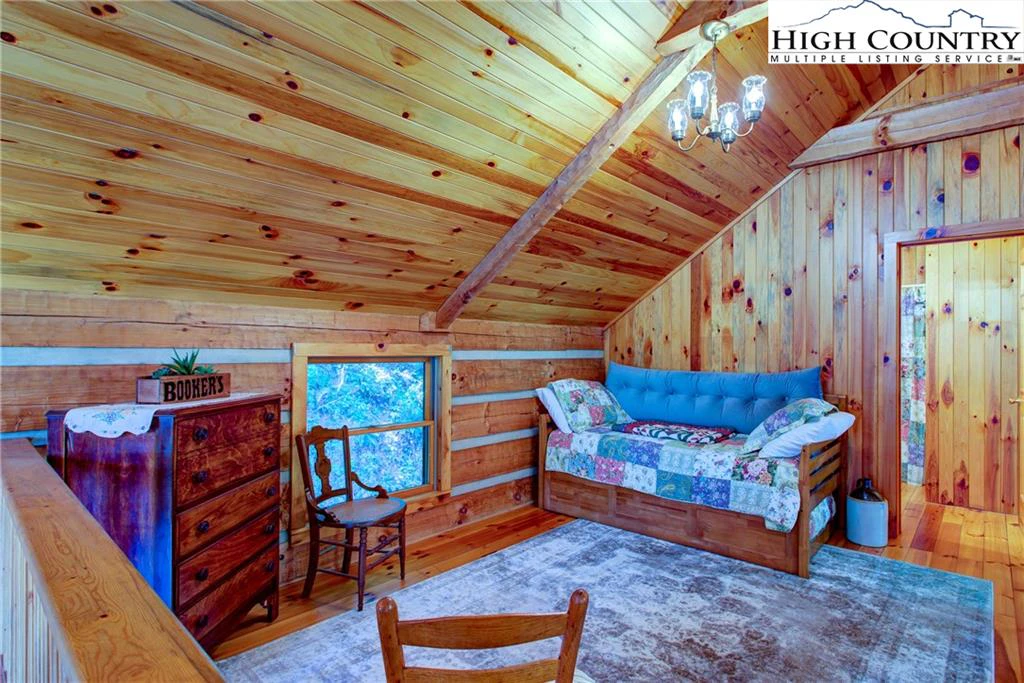 Image number 14 for the current listing
