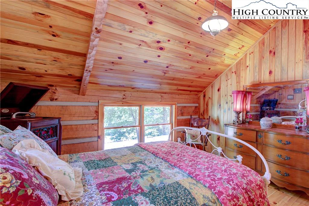 Image number 12 for the current listing