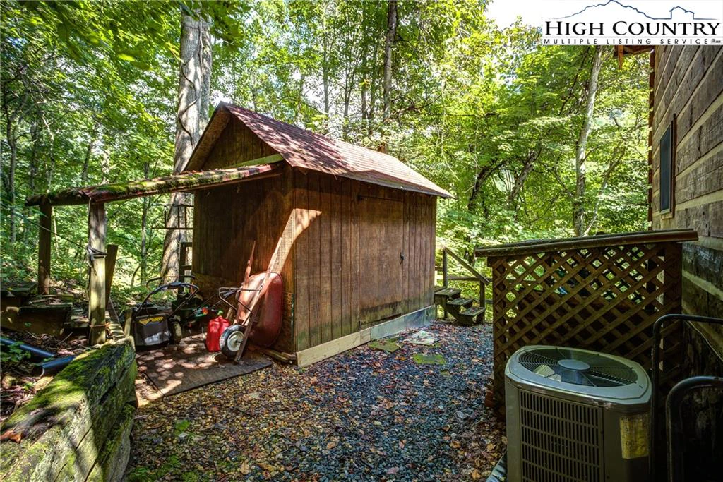 Image number 9 for the current listing
