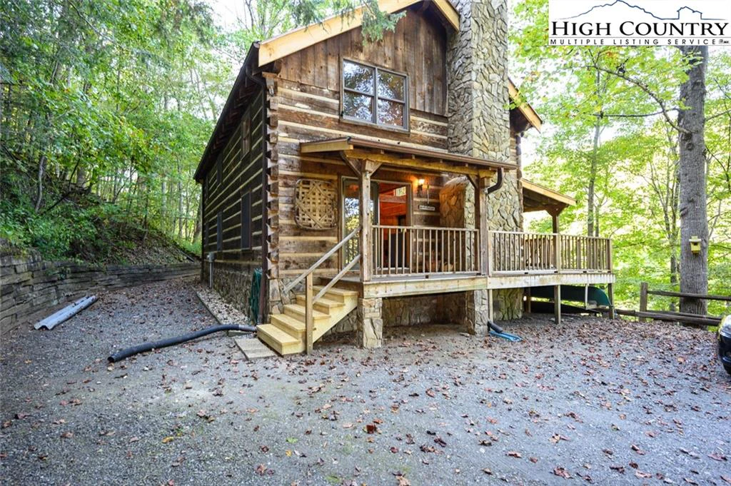 Image number 1 for the current listing