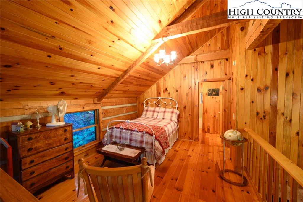 Image number 3 for the current listing