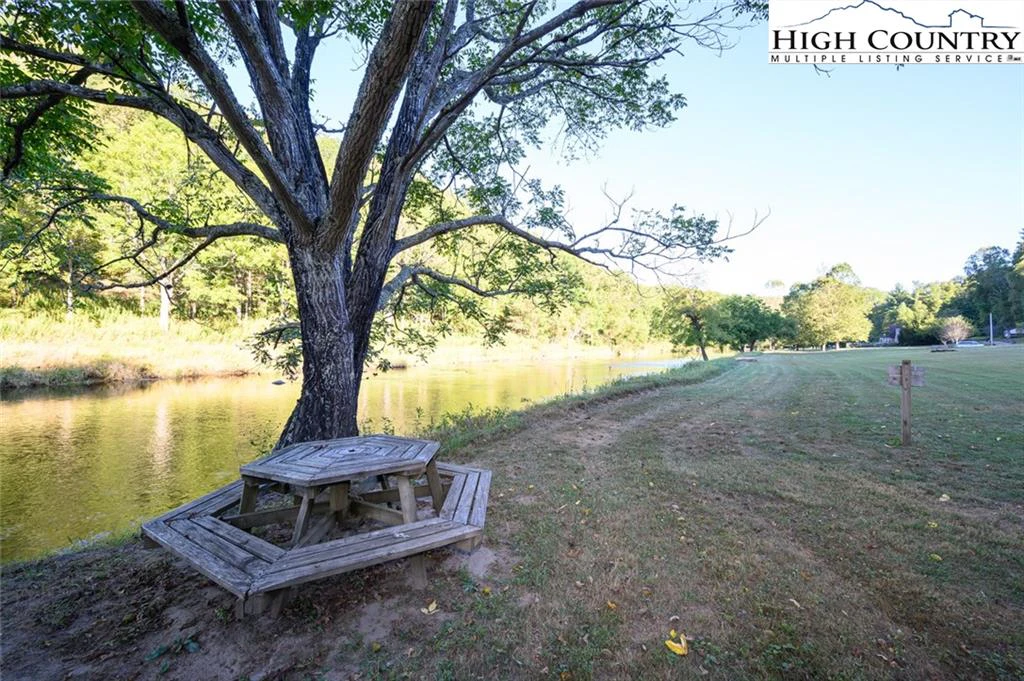 Image number 11 for the current listing