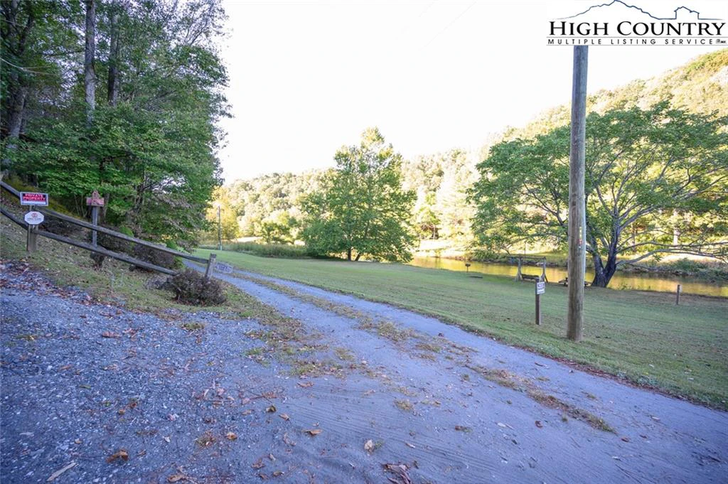Image number 17 for the current listing