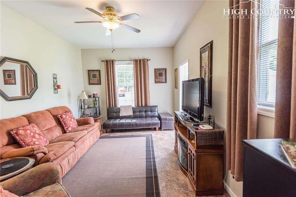 Image number 2 for the current listing