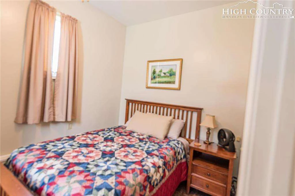 Image number 20 for the current listing