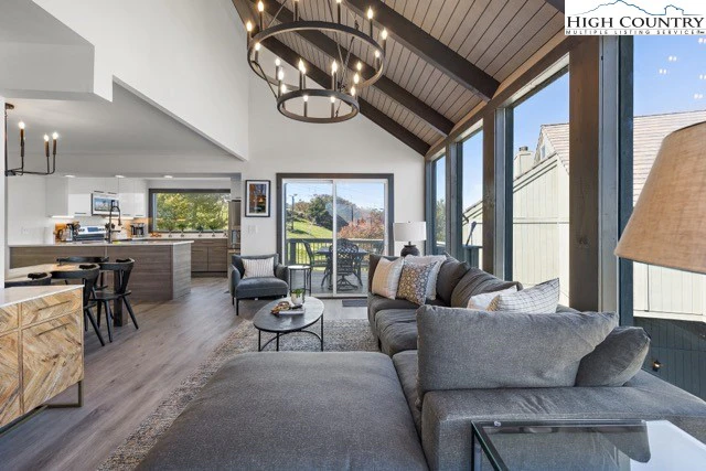 Image number 2 for the current listing