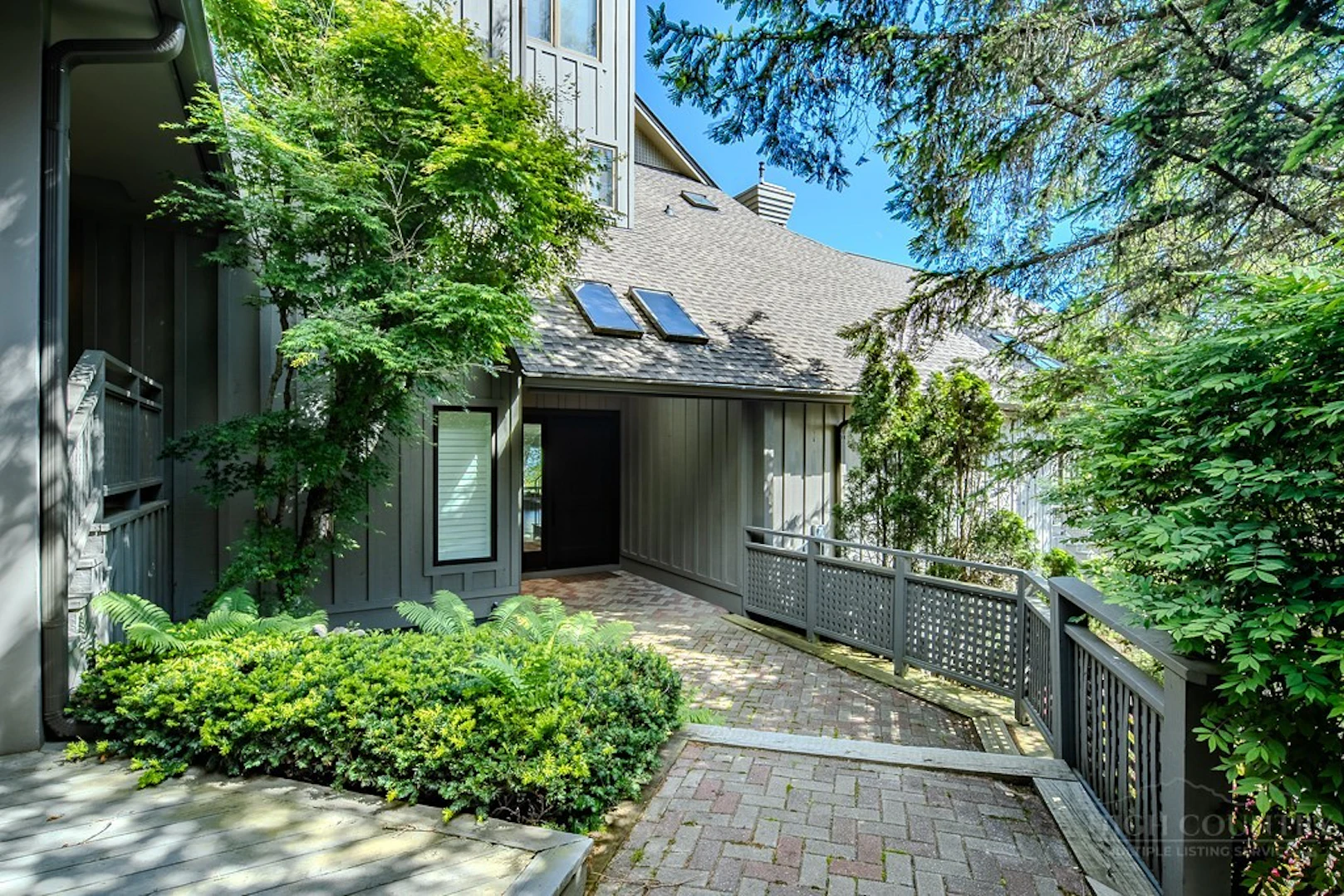 Image number 1 for the current listing