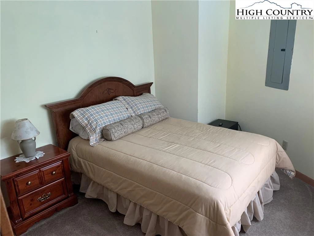 Image number 10 for the current listing