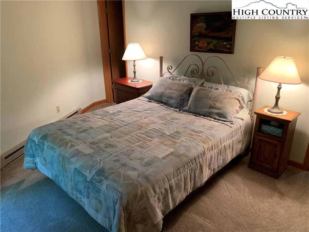 Image number 2 for the current listing