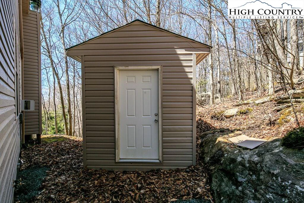 Image number 8 for the current listing