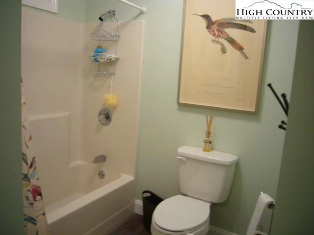 Image number 3 for the current listing