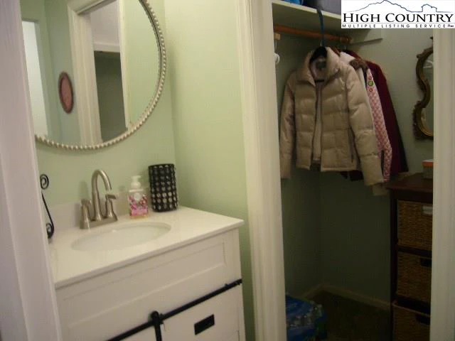 Image number 4 for the current listing