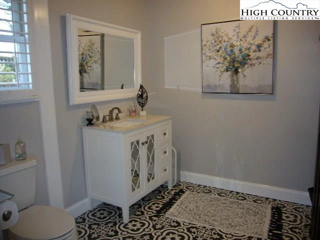 Image number 5 for the current listing