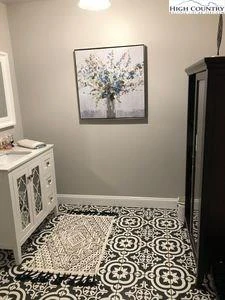 Image number 7 for the current listing