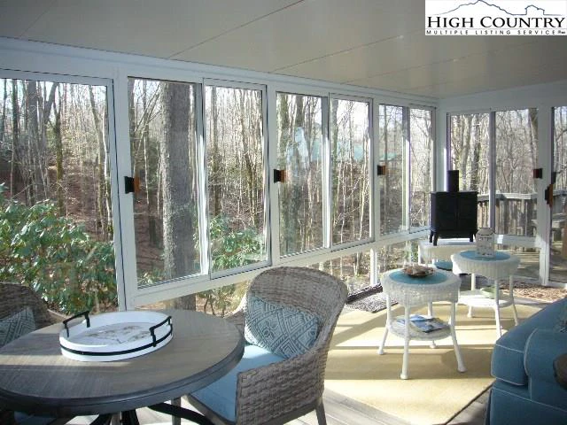 Image number 8 for the current listing