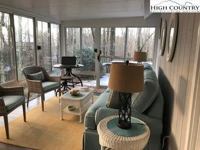 Image number 9 for the current listing