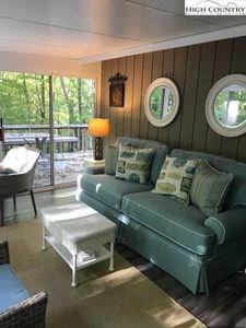 Image number 2 for the current listing