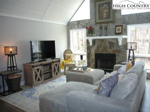 Image number 22 for the current listing
