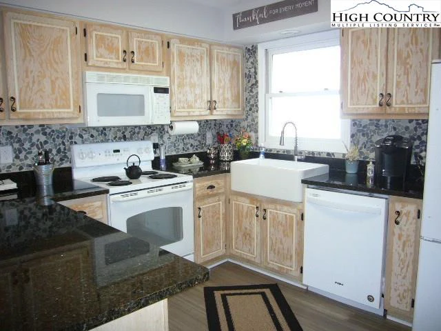 Image number 19 for the current listing