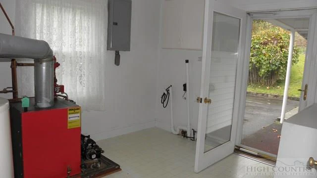 Image number 13 for the current listing