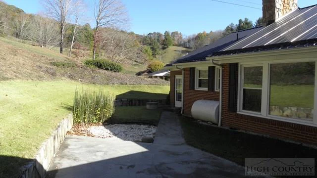 Image number 8 for the current listing