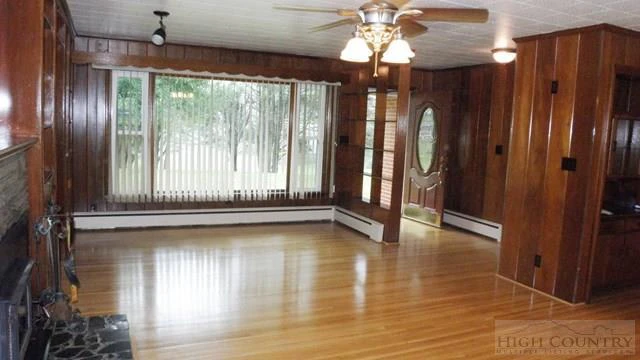 Image number 7 for the current listing