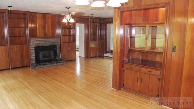 Image number 3 for the current listing