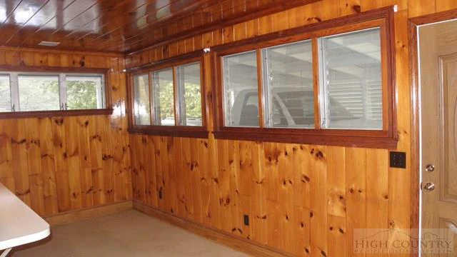 Image number 20 for the current listing