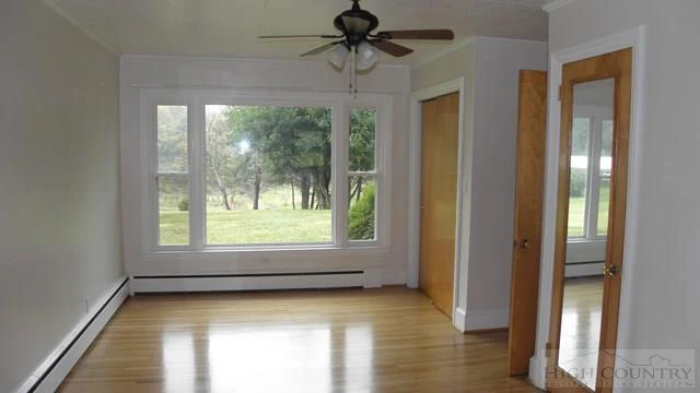 Image number 19 for the current listing