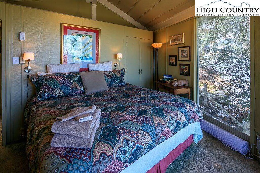 Image number 9 for the current listing