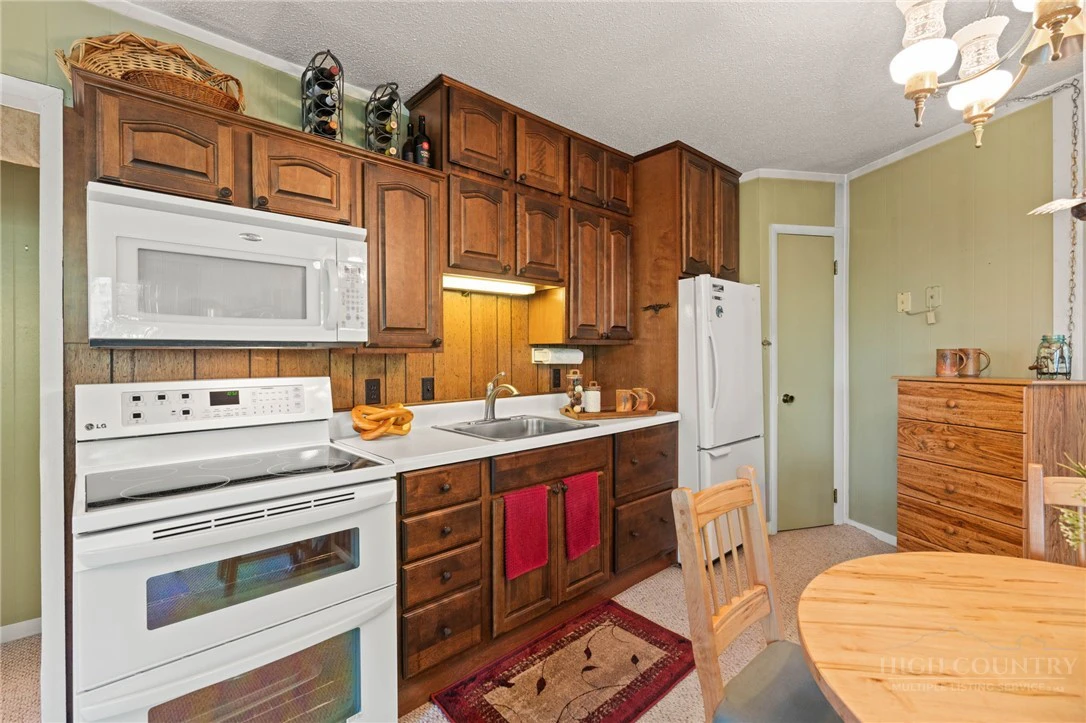 Image number 14 for the current listing