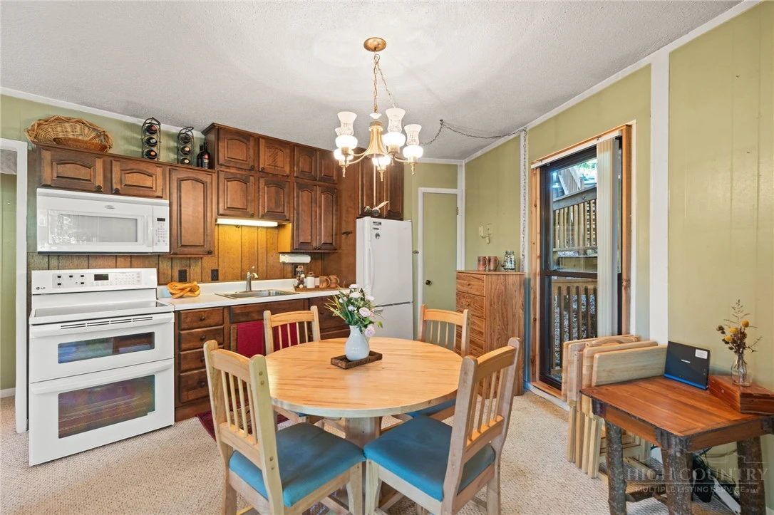 Image number 13 for the current listing