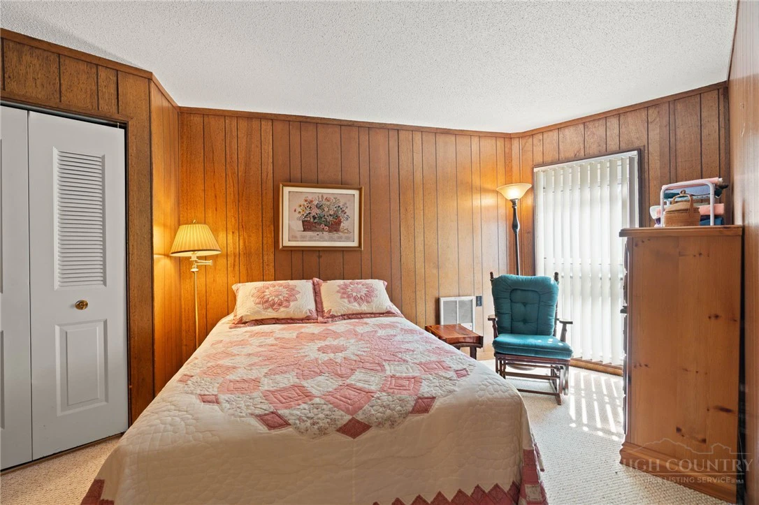 Image number 11 for the current listing