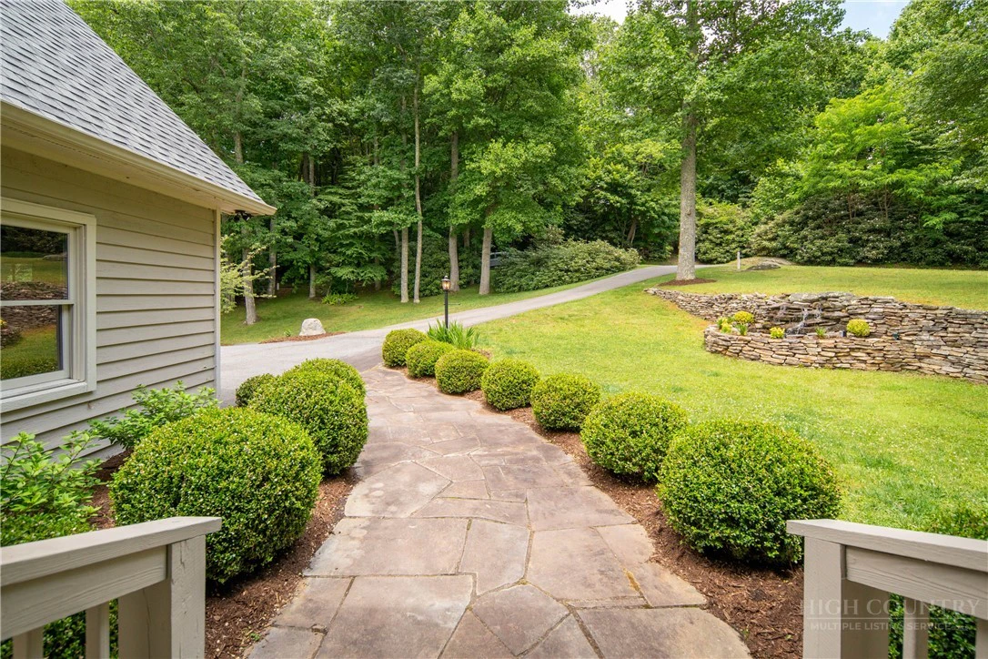 Image number 9 for the current listing