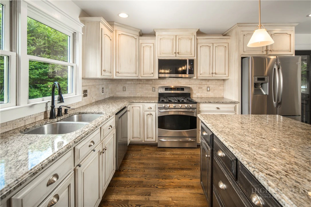 Image number 12 for the current listing