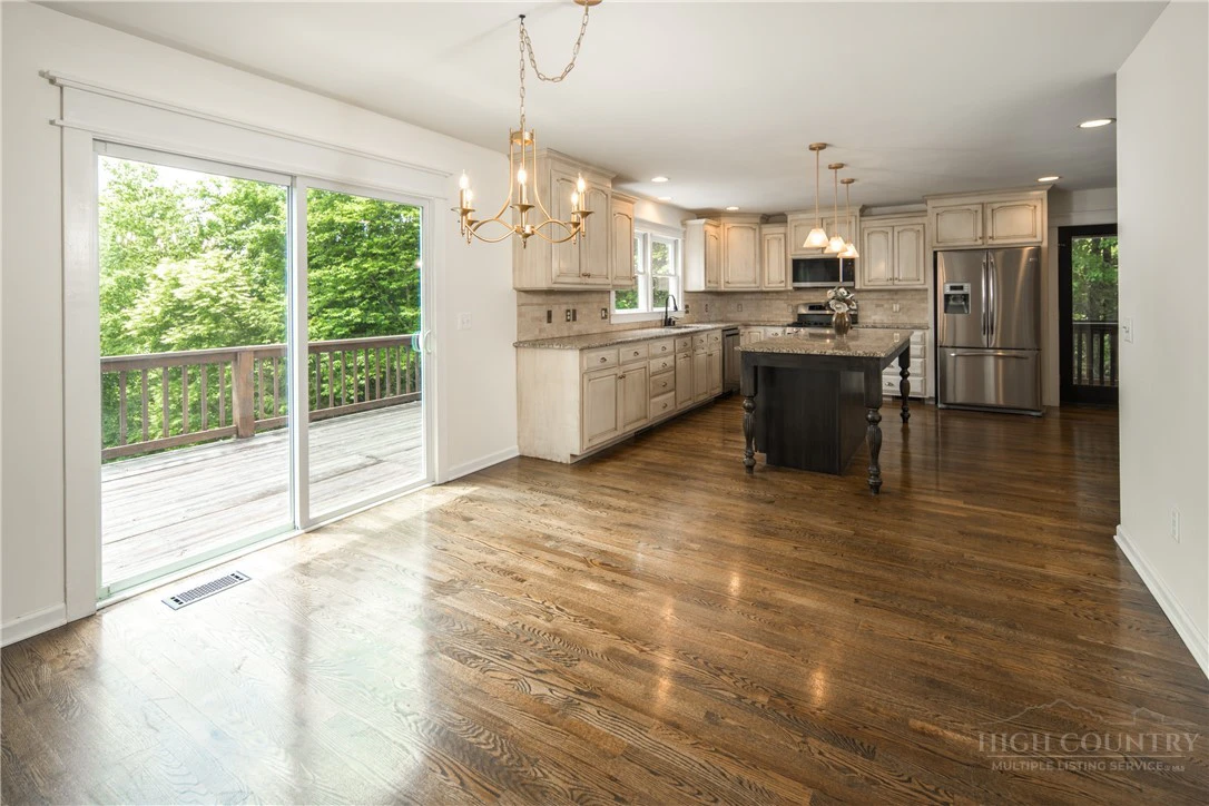 Image number 13 for the current listing