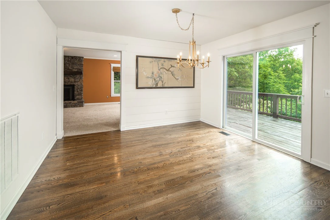 Image number 14 for the current listing