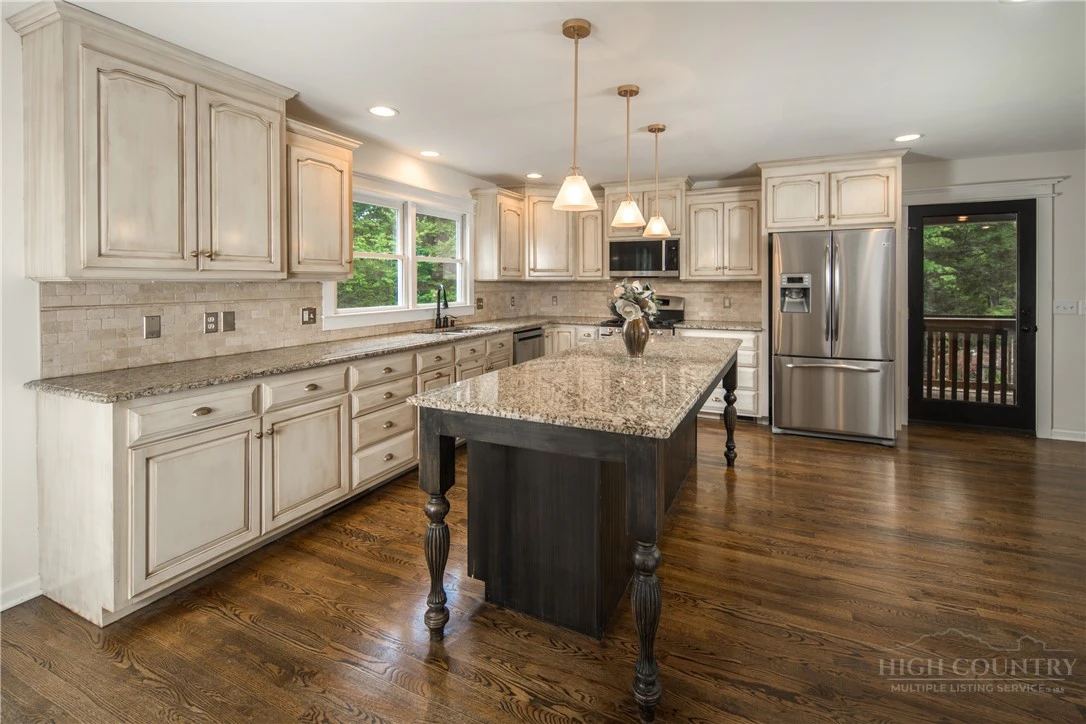 Image number 15 for the current listing