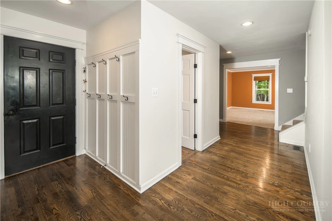 Image number 18 for the current listing