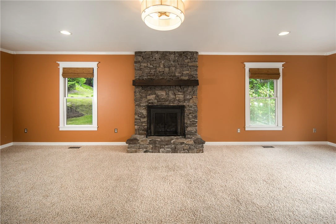 Image number 21 for the current listing