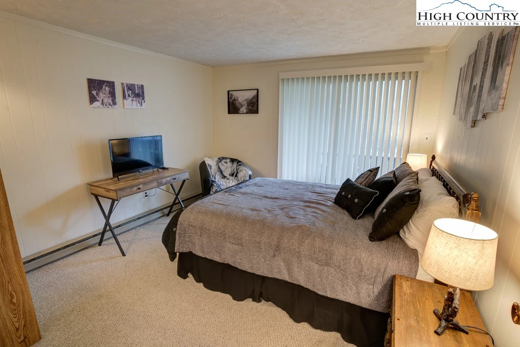 Image number 11 for the current listing