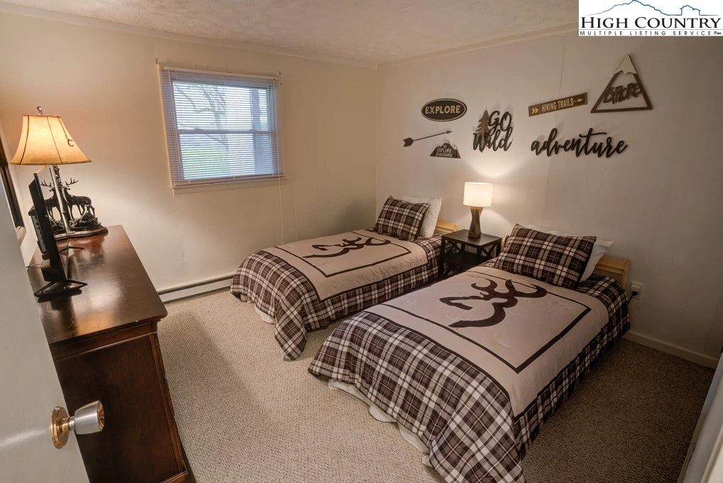 Image number 7 for the current listing